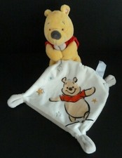 Z88. DOUDOU DISNEY NICOTOY WINNIE ROUGE MOUCHOIR BLANC GRIS ETOILE - ETAT NEUF*