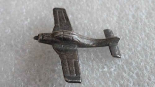 Pin avion tourisme 3d - avion,