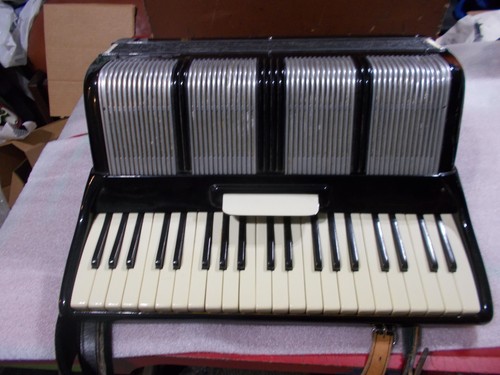 Scandalli accordion 5 - accordion,