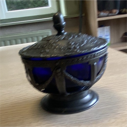 Bonbonnière verre bleu avec