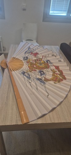 Grand éventail décoratif