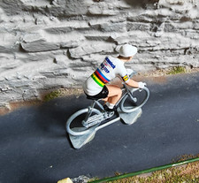 Cycliste miniature Julian