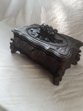 Boite à bijoux  ancienne en bois sculpté   Fôret noire