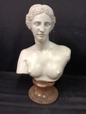 Grand Buste De La Vénus De Milo En Résine Sur Socle Marbre H 48cm