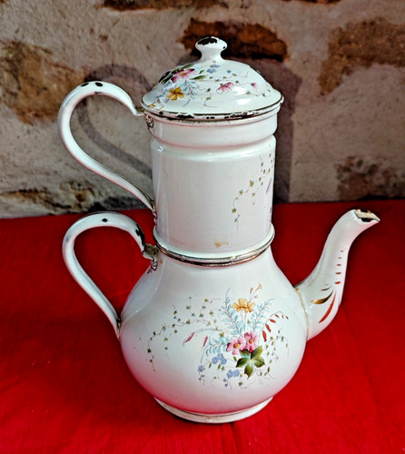Ancienne cafetière tôle - en,