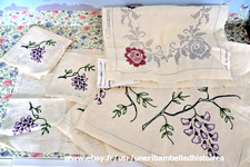 nappe carréé + 6 serviettes + napperons à finir de broder