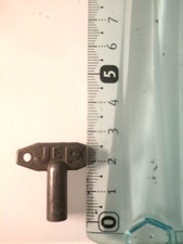 Ancienne Clé JEP 30 A POUR JOUET TOLE A REMONTER