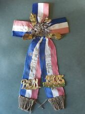 insignes conscrit 1935: cocarde avec insignes "BON" et "1935"