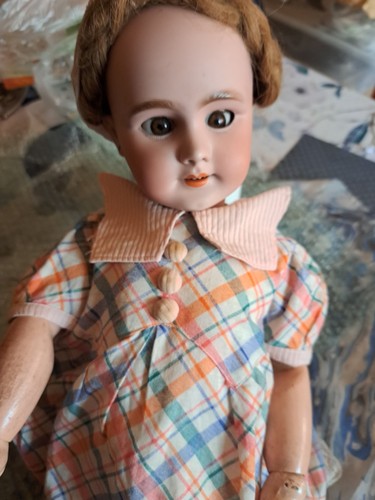 Poupée dep porcelaine - poupée,