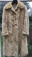 manteau long de fourure en