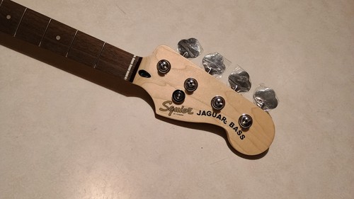 Open box fender squier jaguar - open,