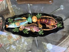 Plat en céramique de Vallauris à décor de poissons et crustacé
