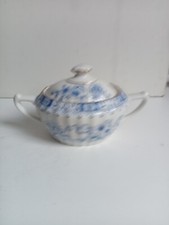 sucrier en porcelaine signé bavaria bleu chine hauteur 10 cm largeur 15 cm 200gr