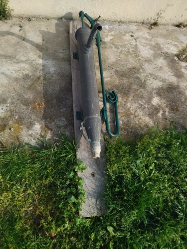 Ancienne pompe eau - ancienne,