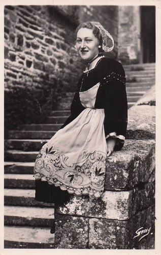 Gourin jeune fille de - 56,