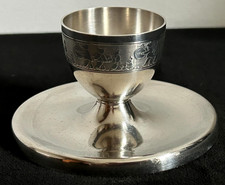 Ancien coquetier sur soucoupe