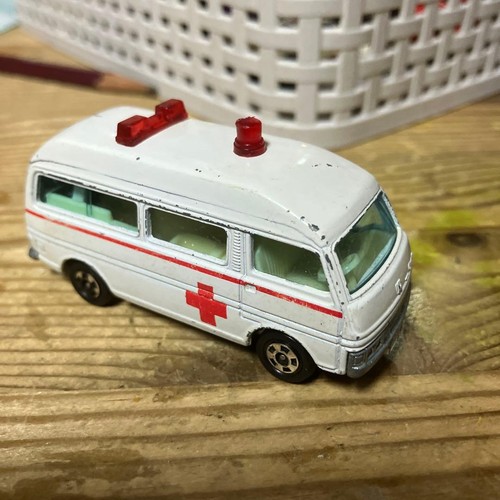 Tomica nissan caravan - nissan,