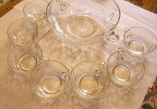 Grande coupe saladier + 7 tasses a fruits ou a punch  en cristal