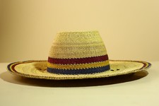 Chapeau africain tissé paille