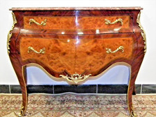 Une commode Style Louis XV