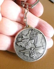Ancien porte clé Association des Français Libres 3 Insignes Général de Gaulle...