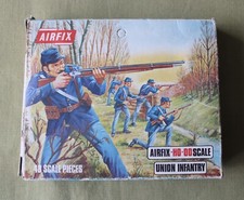 Boite de Soldats Airfix 1/72 Union Infantry en grappe et 50 pièces en vrac