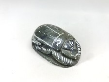 Ancien scarabée de mariage amulette sculptée en pierre orné de motifs égyptiens