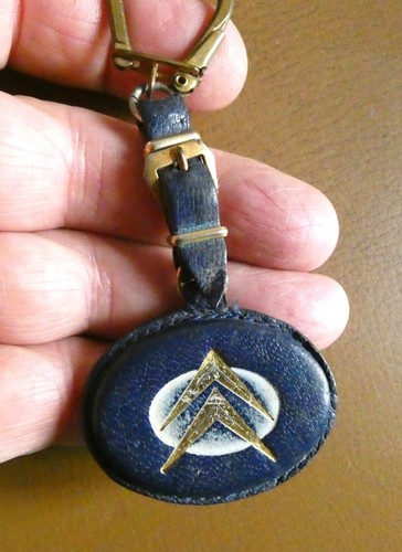 Ancien porte clé citroën - porte,