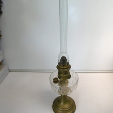 ancienne lampe a petrole verre