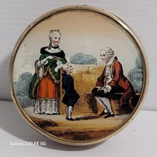 Boite ancienne fixée sous