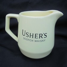 Ancien pichet en céramique