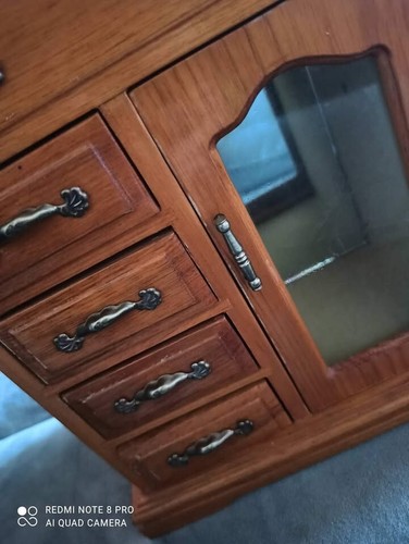 Petite armoire bijoux - à,