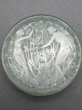une boîte en verre deux Figurines de R.Lalique