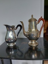 Cafetière et pot en métal argenté XX°