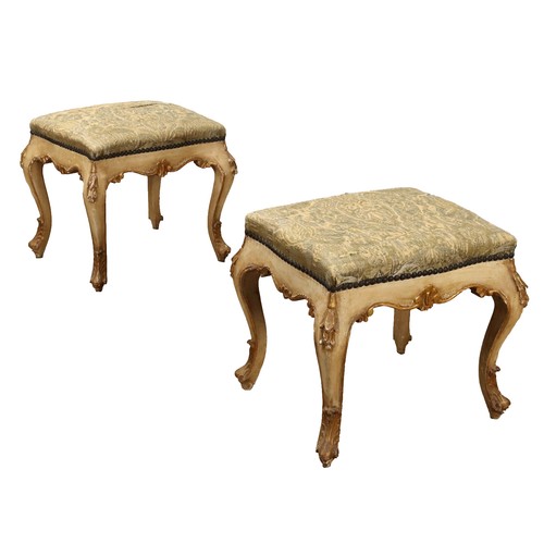 Paire poufs anciens en - de,