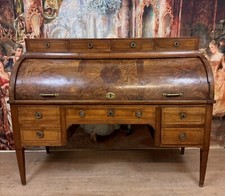 Important Bureau à cylindre de centre époque Louis XVI en noyer et marqueterie