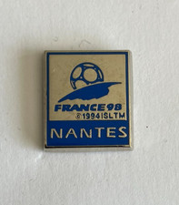 50 - Pin's FOOTBALL NANTES -