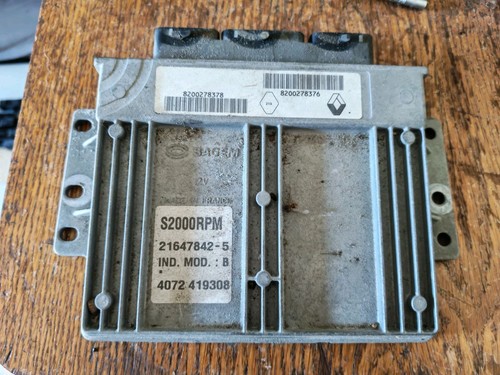 Calculateur moteur renault - calculateur,