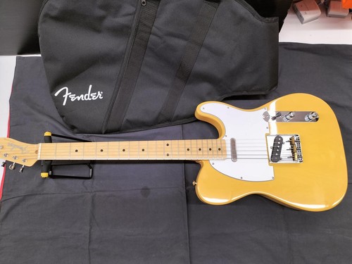 Guitare électrique - (fender),