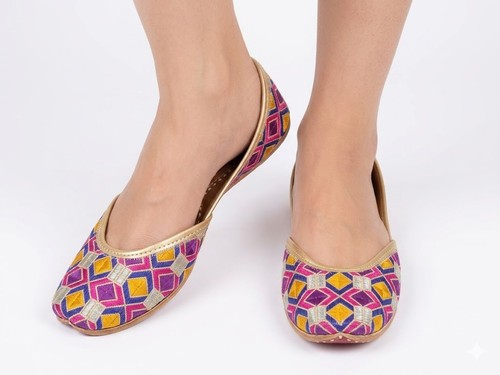 Chaussures plates indiennes