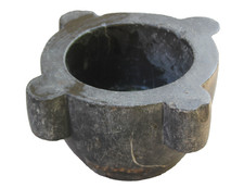 Ancien mortier en pierre noire