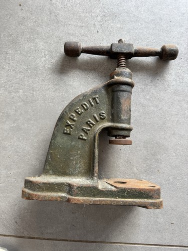Outil ancien presse oeillet - outil, à