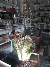 ++"533.9"  ANCIEN  LUSTRE MURANO MONTURE BRONZE ET GRAPPES DE RAISINS EN VERRE