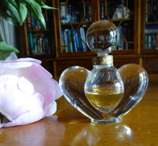 NINA RICCI , joli flacon par  LALIQUE  , forme coeur " Farouche "