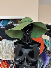 Capeline GUY LAROCHE