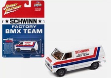 JOHNNY LIGHTNING, CHEVROLET G20 Van 1976  - SCHWINN - de la série POP CULTURE...