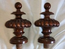 2 ANCIENS TOURILLONS TOUPIES COLONNE BOIS ACAJOU TOURNÉ BOULES PERLES