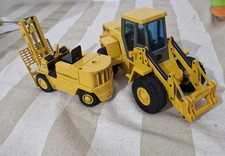 Chargeuse JCB n°435 et Chariot Élévateur Caterpillar N°215