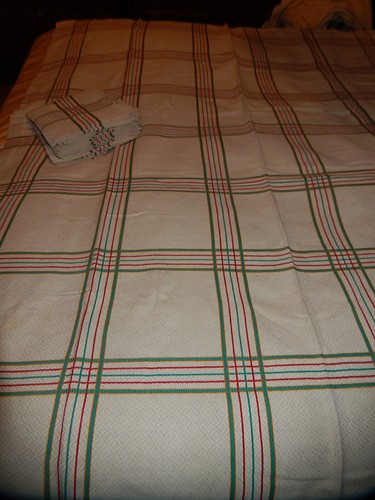 Ancienne nappe damassée beige - ancienne,