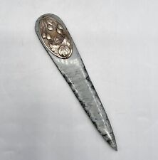 Ouvre lettre en celluloïd et métal argenté décor végétal et curé d’Ars Art Déco